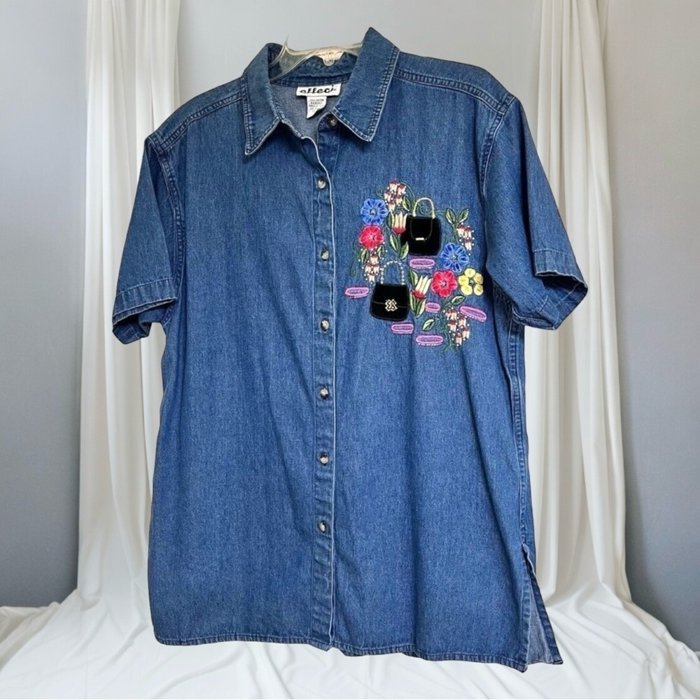 Vtg Effeci Blouse Top‎ Blue Denim Cotton Embroidered Details Short Sleeves